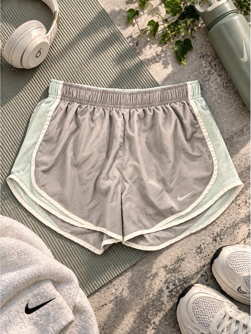 Nike Dri-fit Running Women’s Activewear Shorts Wolf Gray Two Tone Size Medium